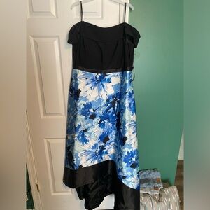 Gorgeous hi low Blue flower patterned prom dress size 16W